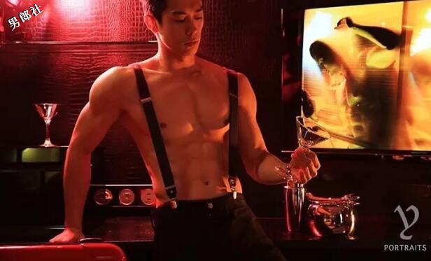 钟爱抖M面具诱惑的健身教练，泳裤出镜微博飙车好羞耻！ - 51虹马