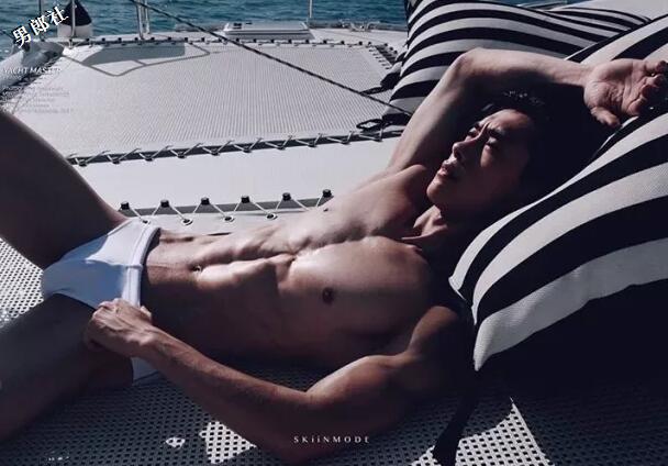 钟爱抖M面具诱惑的健身教练，泳裤出镜微博飙车好羞耻！ - 51虹马