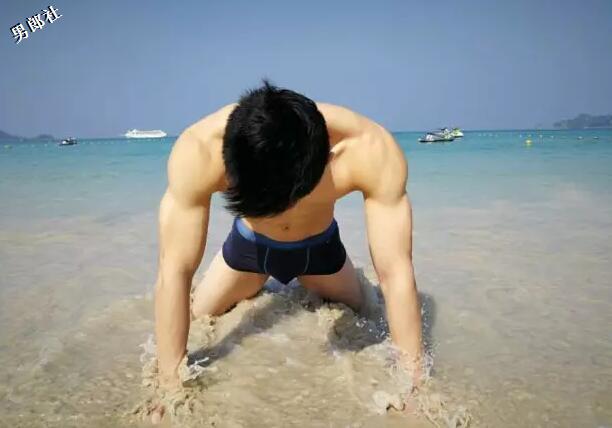 钟爱抖M面具诱惑的健身教练,泳裤出镜微博飙车好羞耻! - 51虹马 钟爱抖M面具诱惑的健身教练,泳裤出镜微博飙车好羞耻! - 51虹马