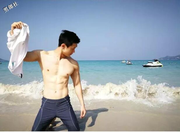 钟爱抖M面具诱惑的健身教练，泳裤出镜微博飙车好羞耻！ - 51虹马