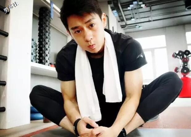 钟爱抖M面具诱惑的健身教练,泳裤出镜微博飙车好羞耻! - 51虹马 钟爱抖M面具诱惑的健身教练,泳裤出镜微博飙车好羞耻! - 51虹马