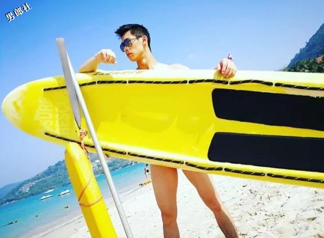 钟爱抖M面具诱惑的健身教练,泳裤出镜微博飙车好羞耻! - 51虹马 钟爱抖M面具诱惑的健身教练,泳裤出镜微博飙车好羞耻! - 51虹马