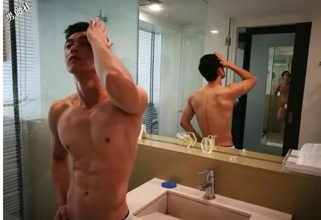 钟爱抖M面具诱惑的健身教练,泳裤出镜微博飙车好羞耻! - 51虹马 钟爱抖M面具诱惑的健身教练,泳裤出镜微博飙车好羞耻! - 51虹马