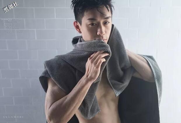 钟爱抖M面具诱惑的健身教练，泳裤出镜微博飙车好羞耻！ - 51虹马