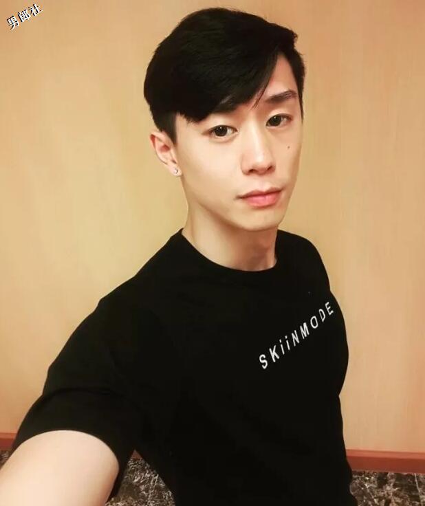 钟爱抖M面具诱惑的健身教练，泳裤出镜微博飙车好羞耻！ - 51虹马