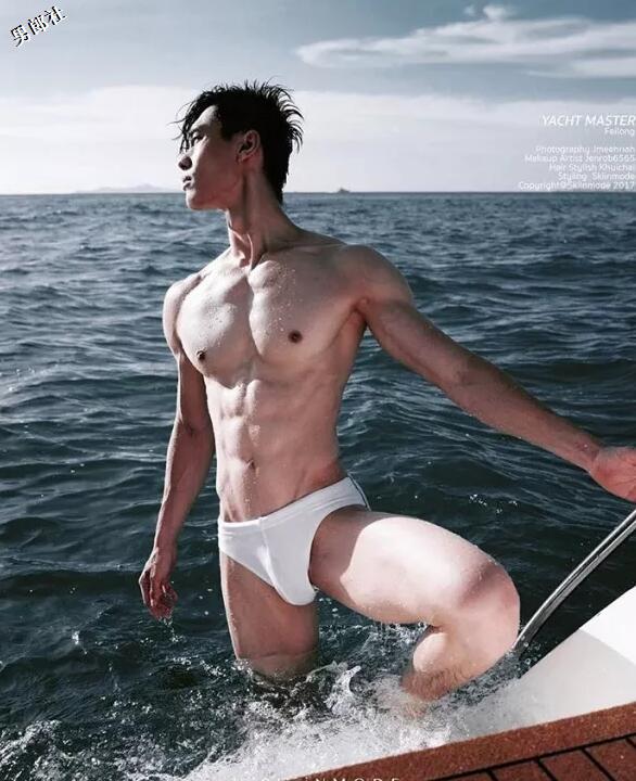 钟爱抖M面具诱惑的健身教练，泳裤出镜微博飙车好羞耻！ - 51虹马