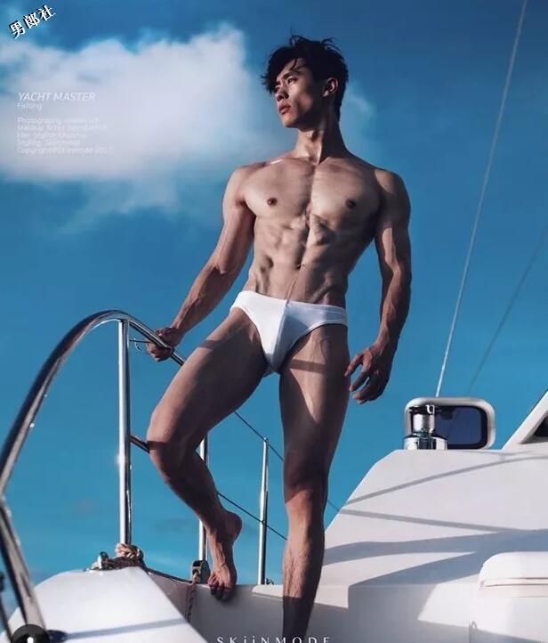 钟爱抖M面具诱惑的健身教练，泳裤出镜微博飙车好羞耻！ - 51虹马