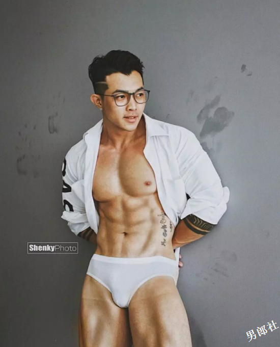 颜高活好条儿顺，摄影师都忍不住摸了一下屏幕！ - 51虹马