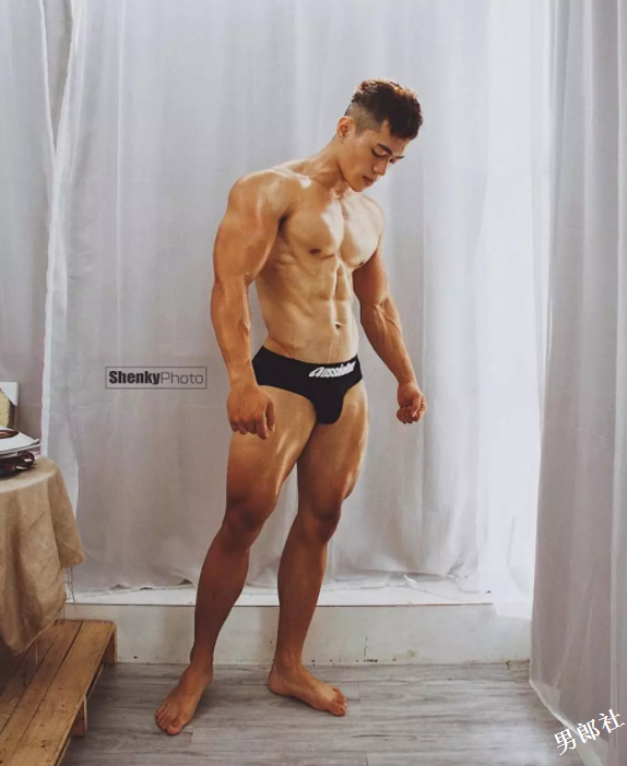 颜高活好条儿顺，摄影师都忍不住摸了一下屏幕！ - 51虹马