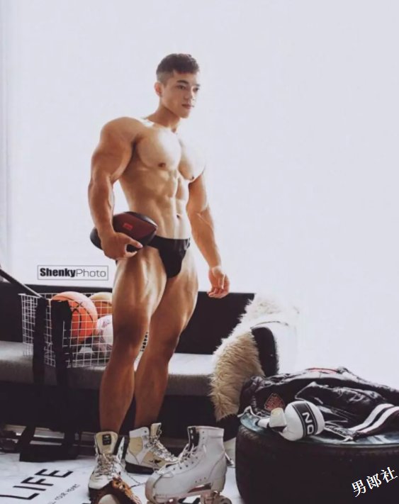 颜高活好条儿顺，摄影师都忍不住摸了一下屏幕！ - 51虹马