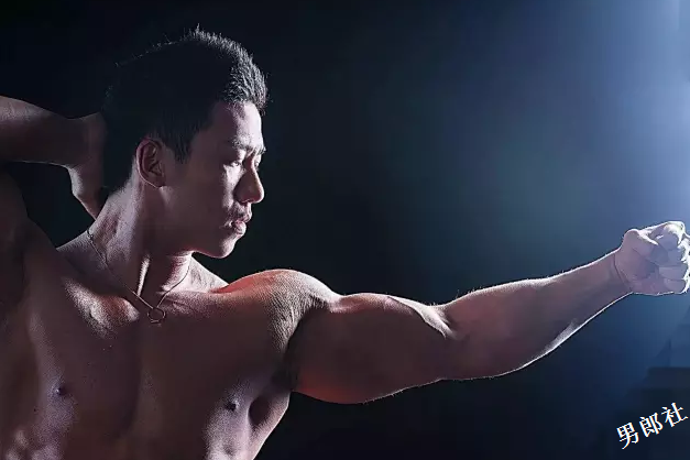 台湾鸭王到KTV当脱衣舞男挣钱！ - 51虹马