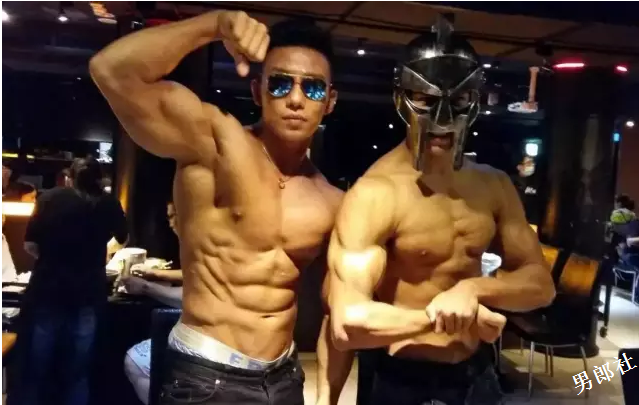台湾鸭王到KTV当脱衣舞男挣钱！ - 51虹马