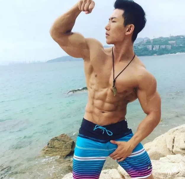 台湾鸭王到KTV当脱衣舞男挣钱！ - 51虹马