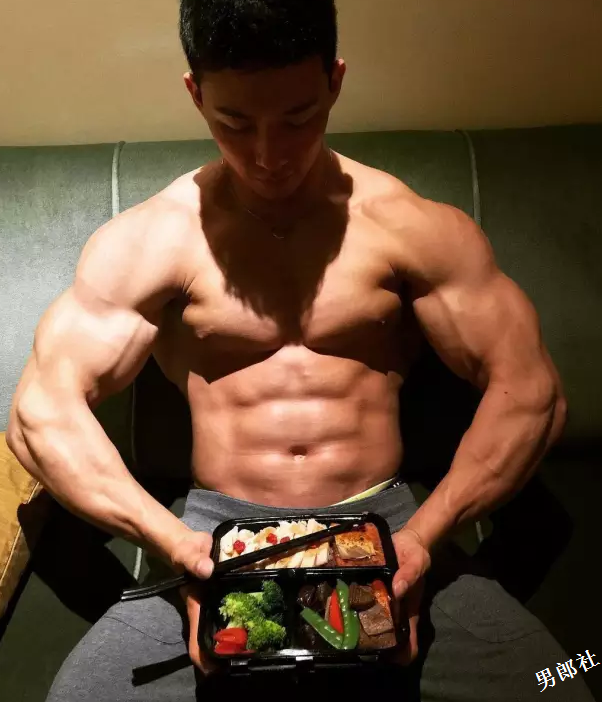 台湾鸭王到KTV当脱衣舞男挣钱！ - 51虹马