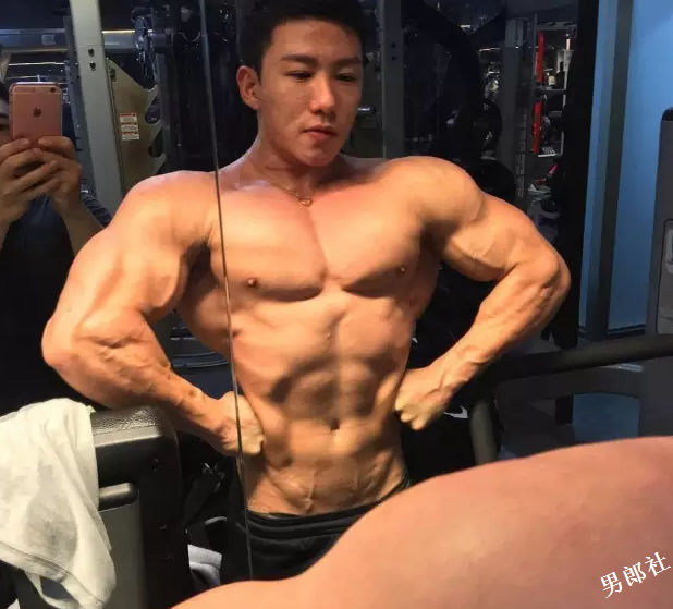 台湾鸭王到KTV当脱衣舞男挣钱！ - 51虹马