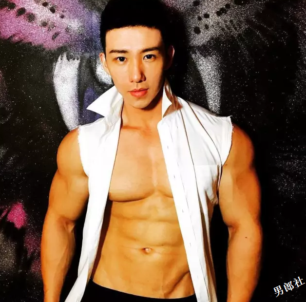 台湾鸭王到KTV当脱衣舞男挣钱！ - 51虹马