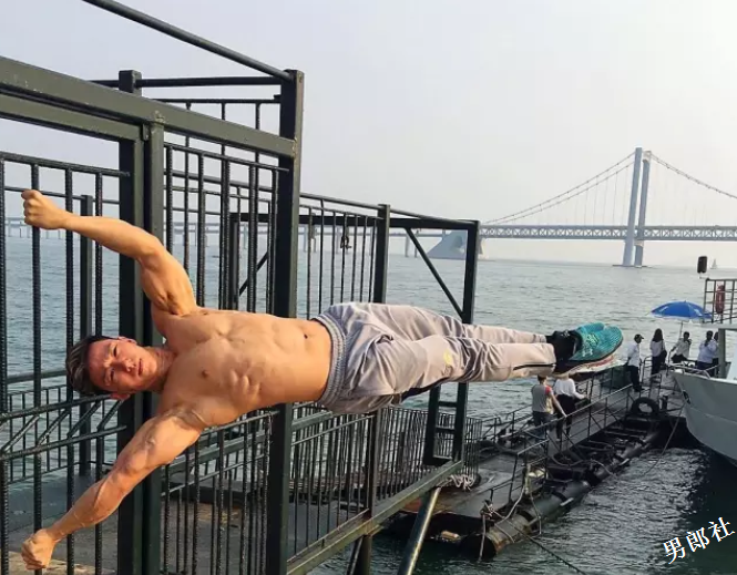 台湾鸭王到KTV当脱衣舞男挣钱！ - 51虹马