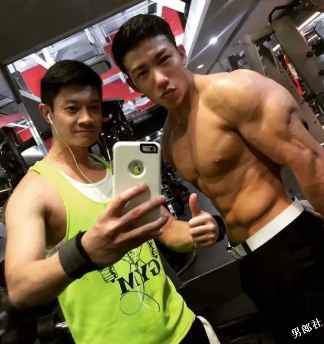 台湾鸭王到KTV当脱衣舞男挣钱！ - 51虹马