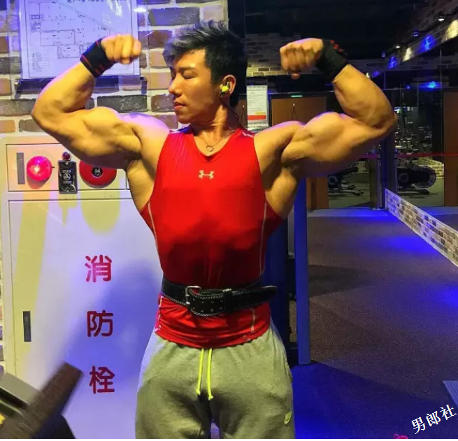 台湾鸭王到KTV当脱衣舞男挣钱！ - 51虹马