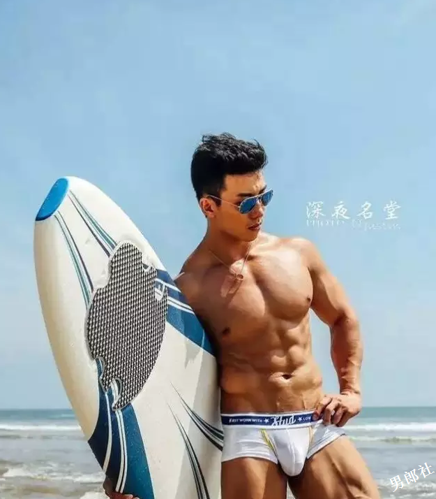 台湾鸭王到KTV当脱衣舞男挣钱！ - 51虹马