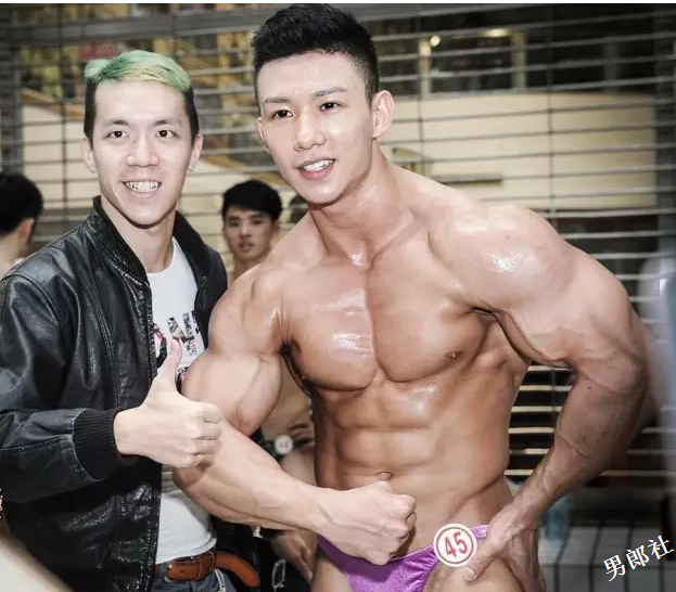 台湾鸭王到KTV当脱衣舞男挣钱！ - 51虹马