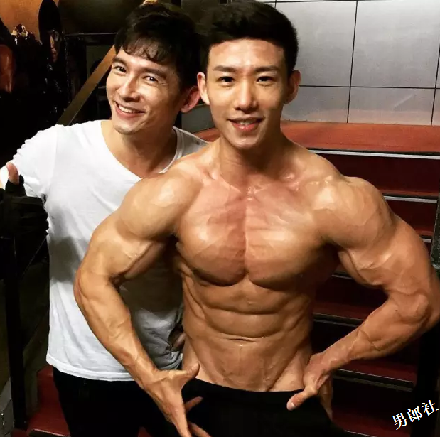 台湾鸭王到KTV当脱衣舞男挣钱！ - 51虹马