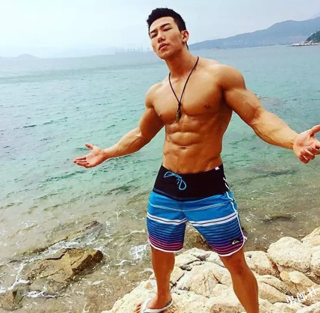 台湾鸭王到KTV当脱衣舞男挣钱！ - 51虹马