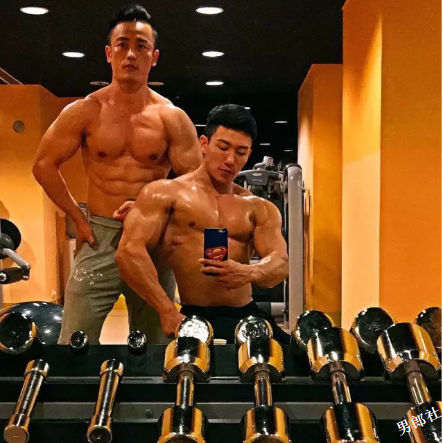 台湾鸭王到KTV当脱衣舞男挣钱！ - 51虹马