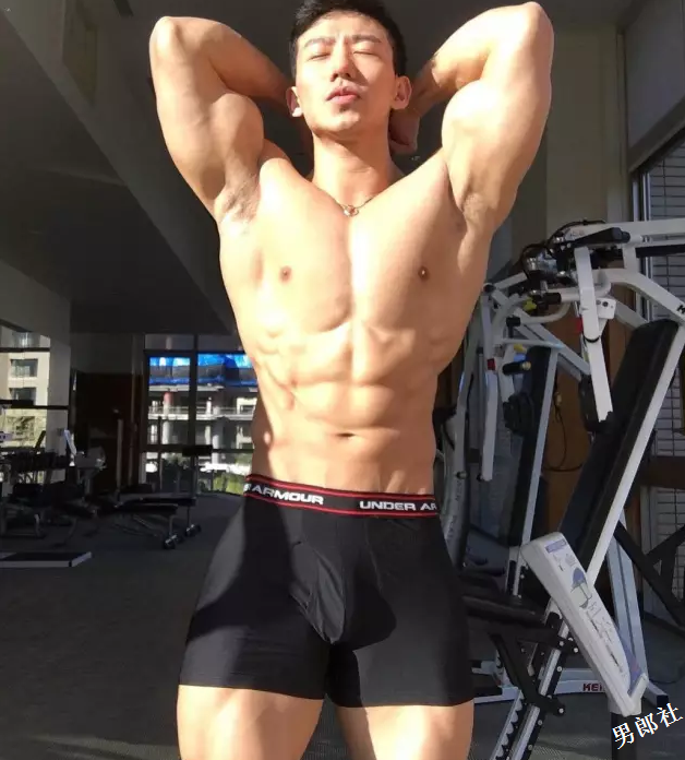 台湾鸭王到KTV当脱衣舞男挣钱！ - 51虹马