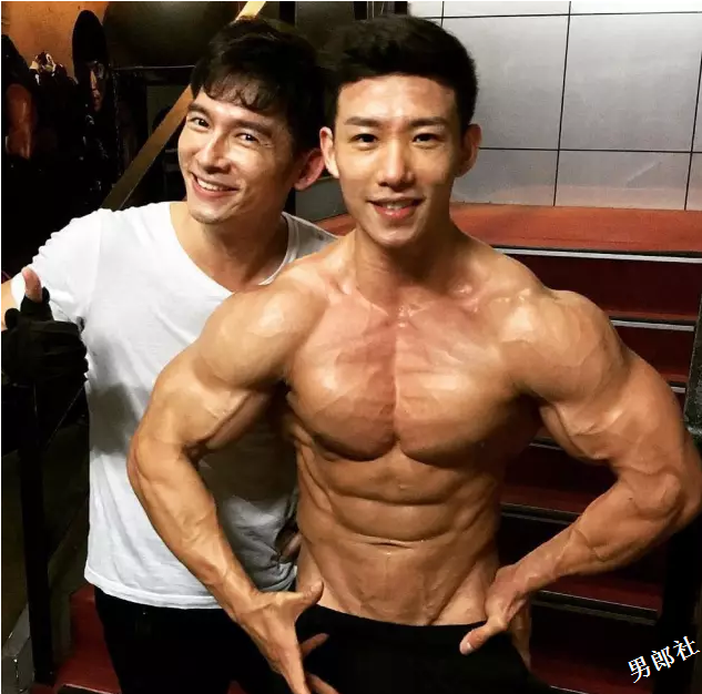 台湾鸭王到KTV当脱衣舞男挣钱！ - 51虹马