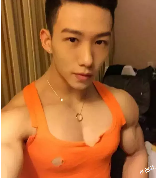 台湾鸭王到KTV当脱衣舞男挣钱！ - 51虹马