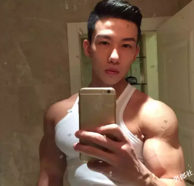 台湾鸭王到KTV当脱衣舞男挣钱！ - 51虹马