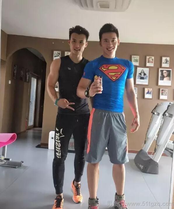 小鲜肉健身教练空挡手把手教你自拍！ - 51虹马