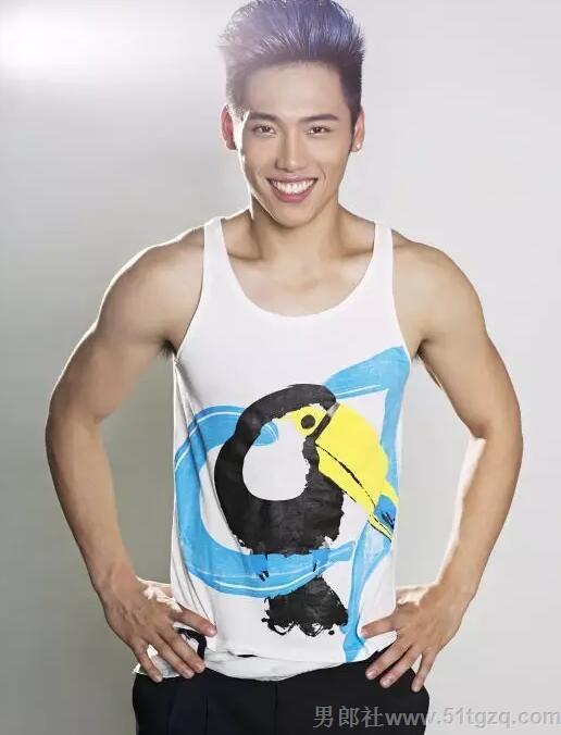 小鲜肉健身教练空挡手把手教你自拍！ - 51虹马