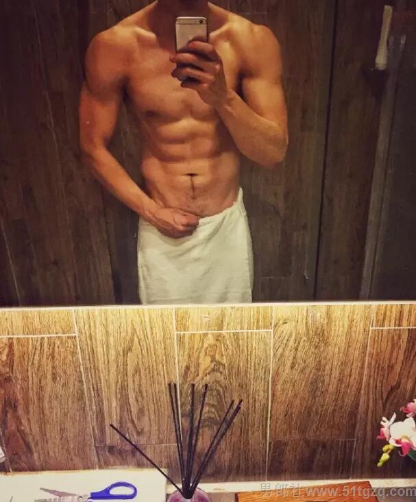 小鲜肉健身教练空挡手把手教你自拍！ - 51虹马