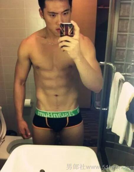 小鲜肉健身教练空挡手把手教你自拍！ - 51虹马