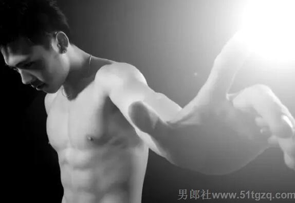 小鲜肉健身教练空挡手把手教你自拍！ - 51虹马