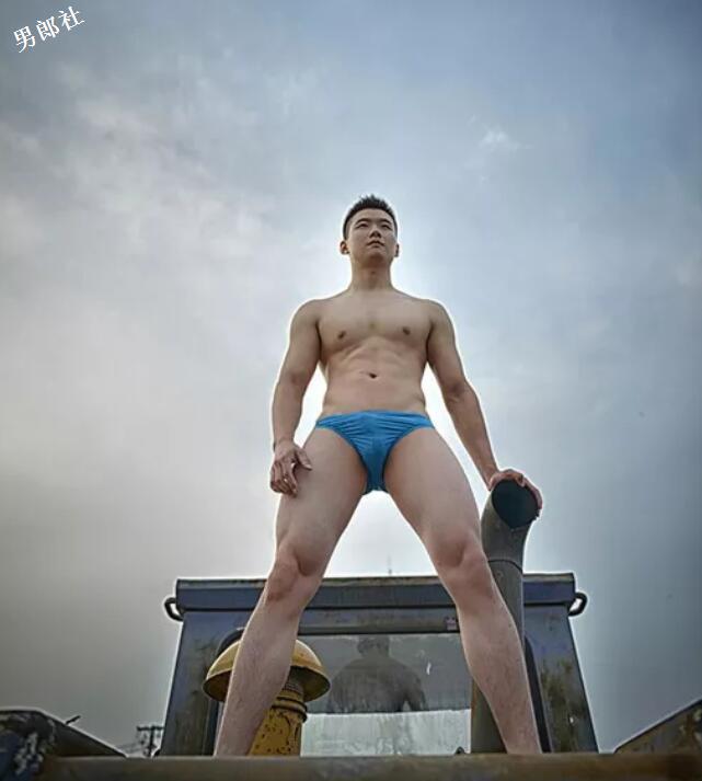 劲霸机车男秀肌肉 - 51虹马