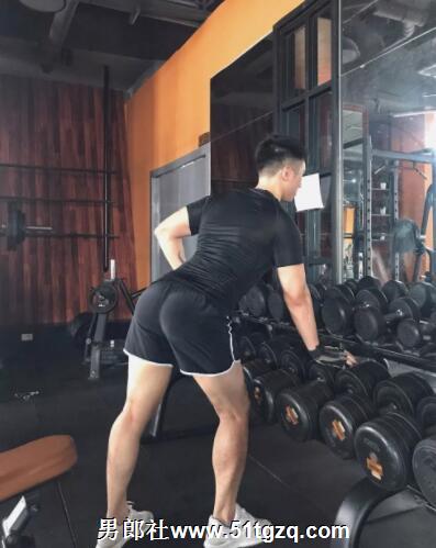 双丁后庭悬空健身,如今的网红帅哥可真奔放厚!-51虹马