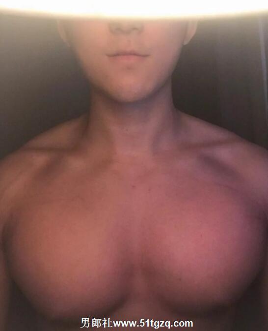 双丁后庭悬空健身，如今的网红帅哥可真奔放厚！ - 51虹马