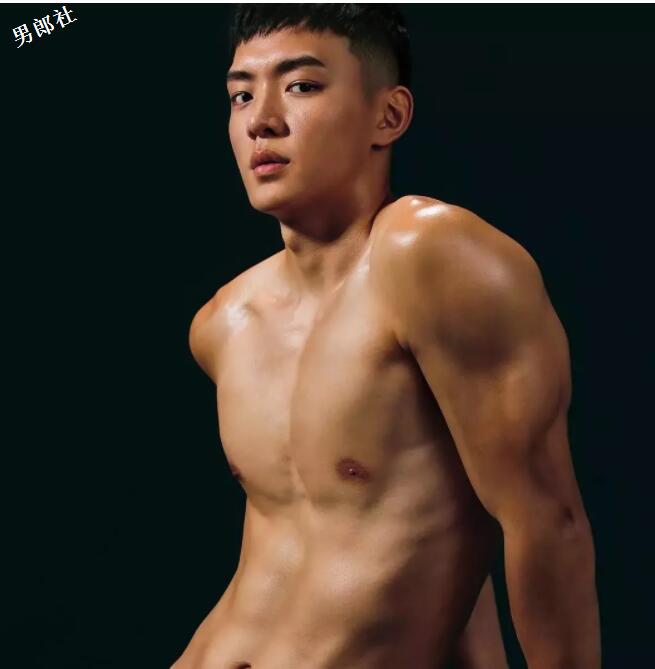 台大体育生小狼狗竟被脱了拍写真，大鼻子大长腿，这公狗腰太Sexy了！-51虹马