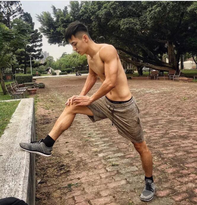 台大体育生小狼狗竟被脱了拍写真,大鼻子大长腿,这公狗腰太Sexy了! - 51虹马 台大体育生小狼狗竟被脱了拍写真,大鼻子大长腿,这公狗腰太Sexy了! - 51虹马