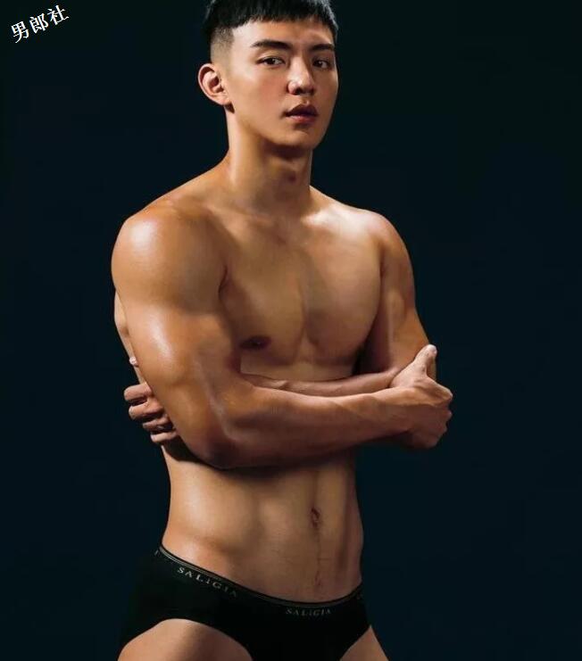 台大体育生小狼狗竟被脱了拍写真,大鼻子大长腿,这公狗腰太Sexy了! - 51虹马 台大体育生小狼狗竟被脱了拍写真,大鼻子大长腿,这公狗腰太Sexy了! - 51虹马