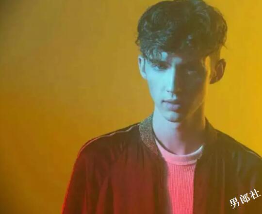 男同婚礼天空出现彩虹、戳爷为同志新片献唱！ - 51虹马