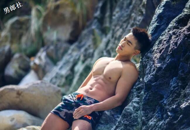 林育群的男友?肌肉教练去参加台湾同志游行-51虹马