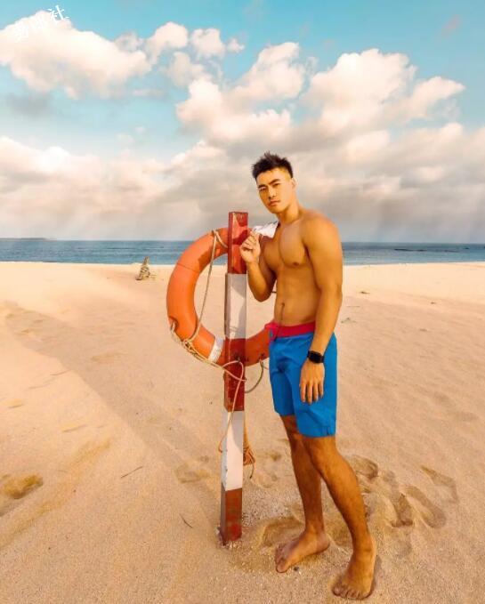 林育群的男友？肌肉教练去参加台湾同志游行 - 51虹马