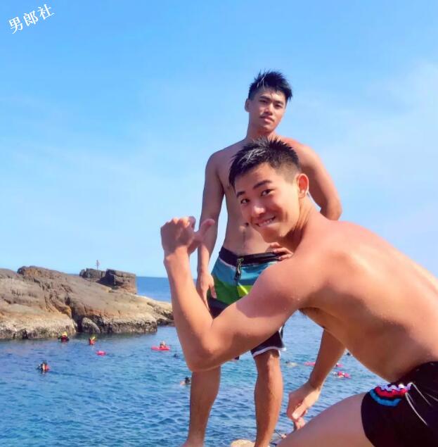 林育群的男友？肌肉教练去参加台湾同志游行 - 51虹马