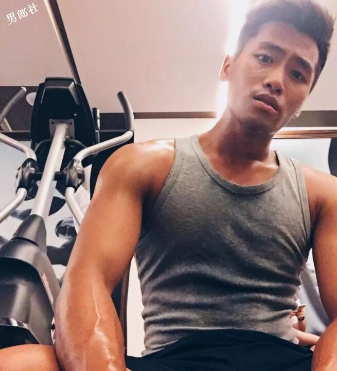 林育群的男友？肌肉教练去参加台湾同志游行 - 51虹马