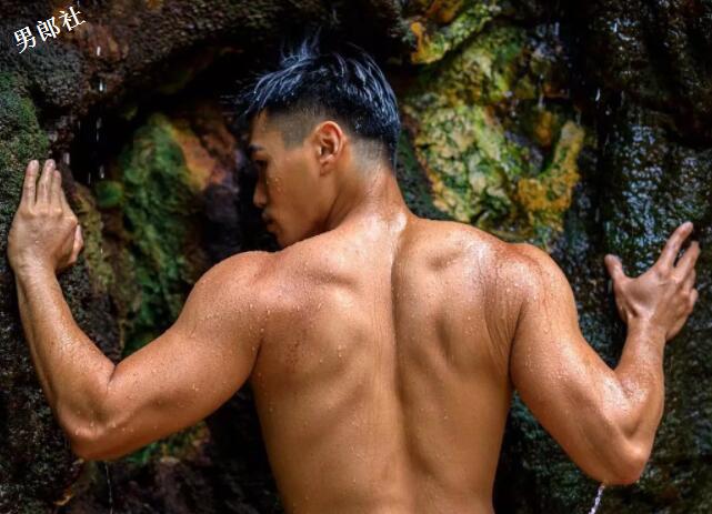 林育群的男友？肌肉教练去参加台湾同志游行 - 51虹马