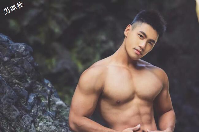 林育群的男友？肌肉教练去参加台湾同志游行 - 51虹马